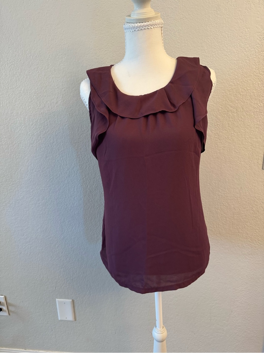 Ann Taylor LOFT Burgundy Sleeveless Ruffle Blouse Top Size M